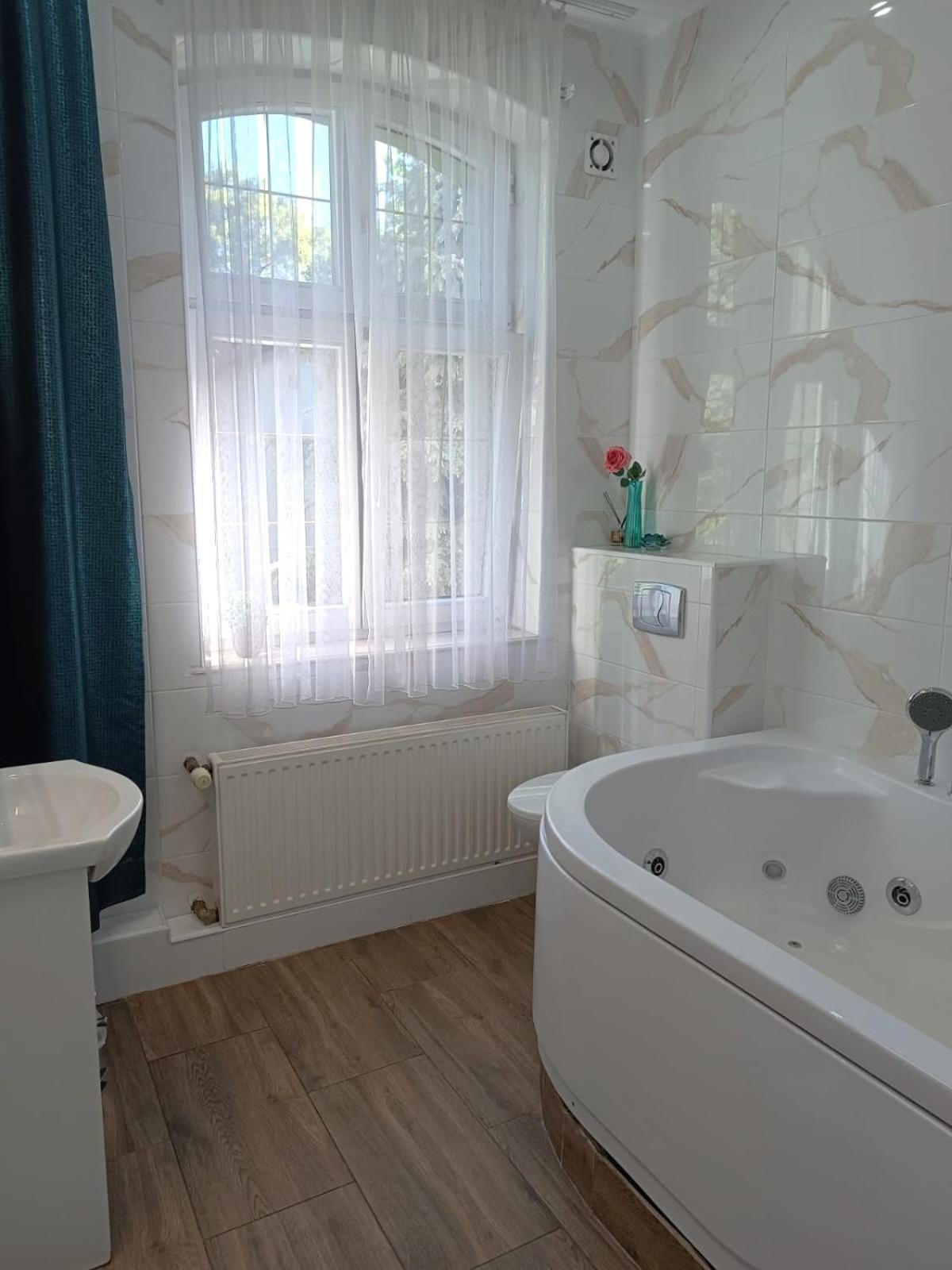 Kaliny Apartamenty Wanny Z Hydromasazem Хожов Екстериор снимка